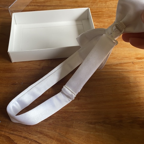 Mens White Bow Tie - Picture 5 of 5